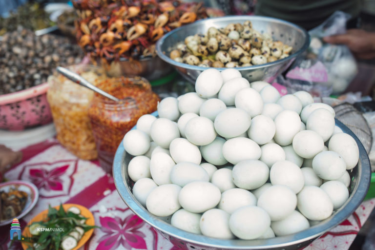 ចឹងតើស៍!​​ បានជាលក់ដាច់ខ្លាំងណាស់ ពងទាកូន១០០០គ្រាប់អីស៊ីផុយ អ្នកច្បាអំពៅអ្នកណាមិនស្គាល់នោះ
