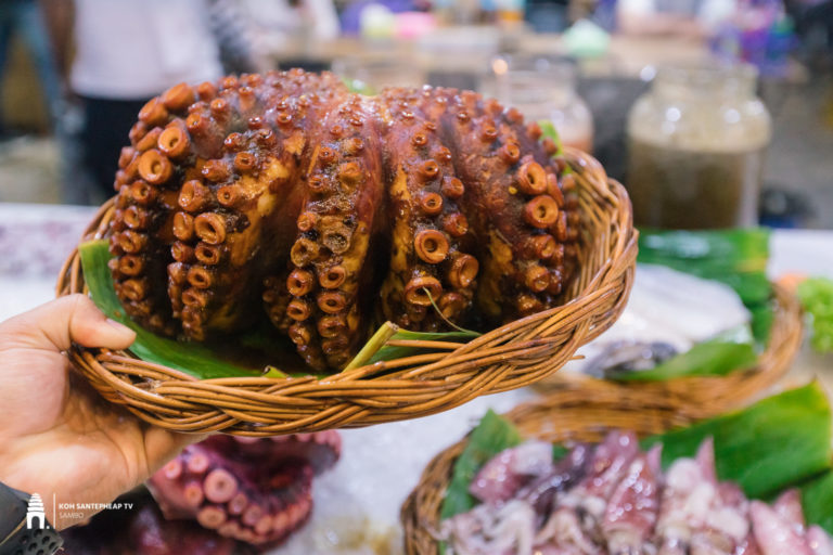 ចាប់​ចិត្ត​ស្តូក ផាកឡូវមឹកយក្ស ឃើញគ្រឿងផ្សំដឹងដល់រសជាតិ ថាឆ្ងាញ់ប៉ុណ្ណាហើយ