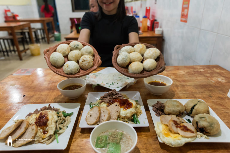 នំគូឆាយ​ក្តៅ​ៗ នំអំបែង​នំគ្រក់​ស្រួយ​ៗ ទឹក​ជ្រលក់​ខ្ទិះដូង ម្ទេស​ហឹរ​ៗ សាក​គិត​មើល​​ឆ្ងាញ់​ប៉ុណ្ណា​!