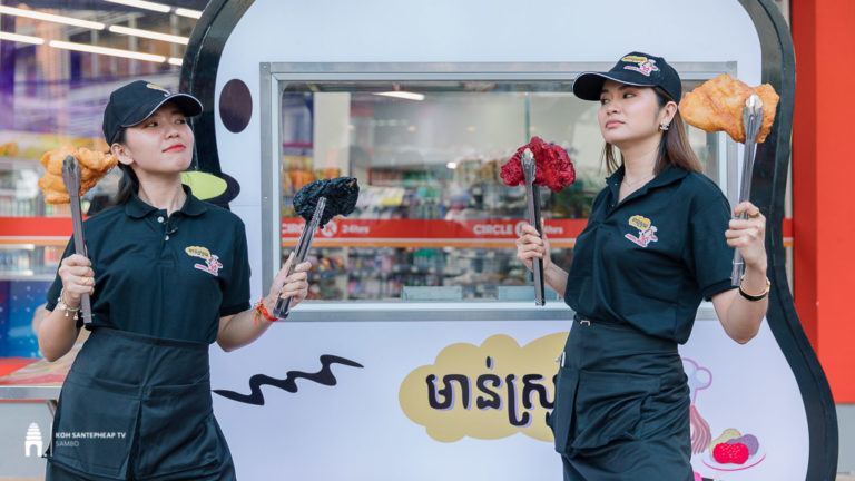 អុញនោះ! ថាមែនៗ កញ្ញា មាន សូនីតា សម្តែងសុខៗមិនចង់ទេ មកប្រកួតចម្អិន មាន់ស្រួយ ៣ពណ៌ ៣រសជាតិមានអីពេលលទ្ធផលចេញមក…
