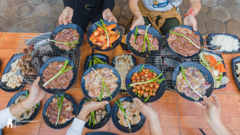 ហេឡូ​! អ្នក​សៀមរាប​ បាន​ស្គាល់​ហាង​ Darany​ BBQ II​ ហើយរឺនៅ! លឺ​ល្បី​ថា​សាច់​អាំង​ឆ្ងាញ់​ខ្លាំង​ណាស់ណា៎​