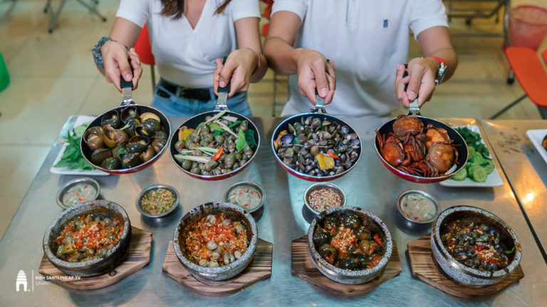 ឆ្ងាញ់តិចអី ខ្ចៅ ខ្យង ក្ដាមស្រែ អប់ទឹកដូង និងខ្យងអាំងទឹកការី ដាក់ពីរ បីឈុតរសជាតិជាប់មាត់ហ្មង