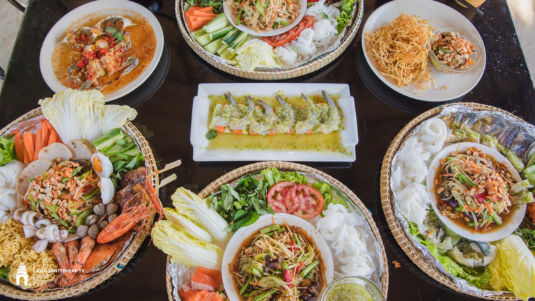 ​ដឹង​តែ​ពេញចិត្ត​ស្ដូក​ហ្មង​ ជាមួយ​បុក​ល្ហុង​ហិរៗ​ បែប​ថៃ​ឆ្ងាញ់​សាហាវ​គ្រប់​រសជាតិ​ នៅ​ហាង​ ជួប​ឃ្លាន​