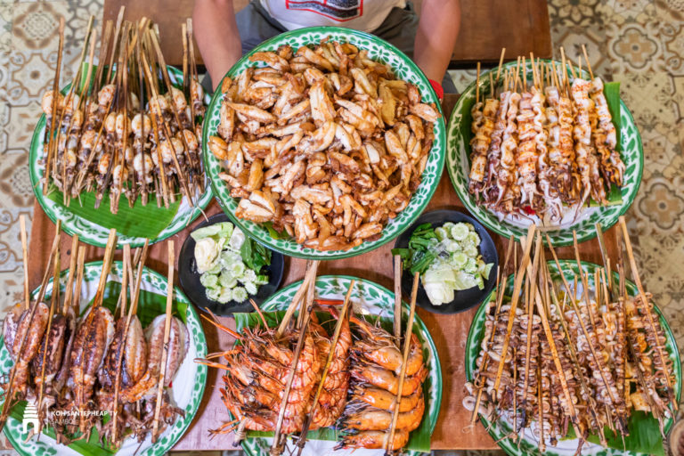 ថាអត់អ៊ែមមួយម៉ាត់ទៅ បញ្ចុះតម្លៃ៣០% ចំនួន ៣ថ្ងៃជាប់គ្នាជាមួយមុខម្ហូបថ្មីគ្រឿងសមុទ្រអាំងស្រស់