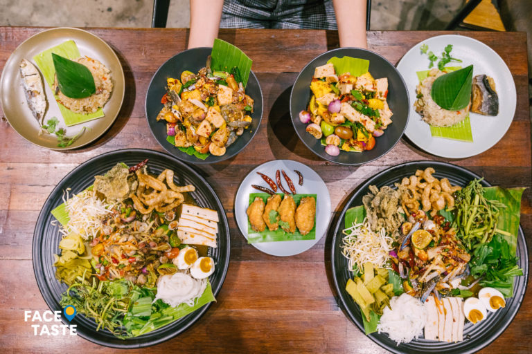 ម៉ោះៗ! មកញ៉ាំបុកល្ហុង និងយ៉ាំហិរៗ កម្ដៅសាច់ សម្រក់ញើសនៅ Food House (Moto Cafe)