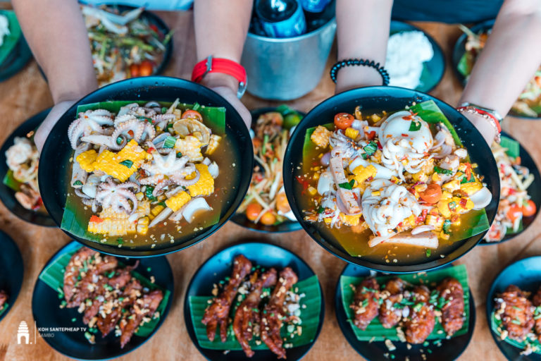 អស់ទាស់ហ្មង កាន់លុយ៦០០០៛ ទៅបញ្ចេញញើសជាមួយយុាំគ្រឿងសមុទ្រនៅ Best Food??