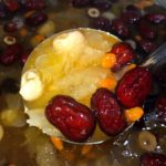 ផ្ទះបង្អែមព្រិលត្រចៀកកាំគ្រាប់ពុទ្រាក្រហម១