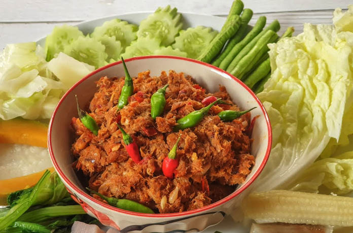 ងាយៗតែឆ្ងាញ់ ហើយប្លែក បុកទឹកគ្រឿងត្រីខកំប៉ុង