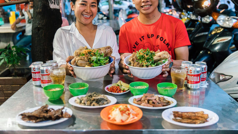២៥ឆ្នាំមកហើយ ភាពល្បីល្បាញនៅតែមាន រសជាតិមិ​នផ្លាស់ប្តូរ អតិថិជនមកញ៊ាំពេញៗហាង