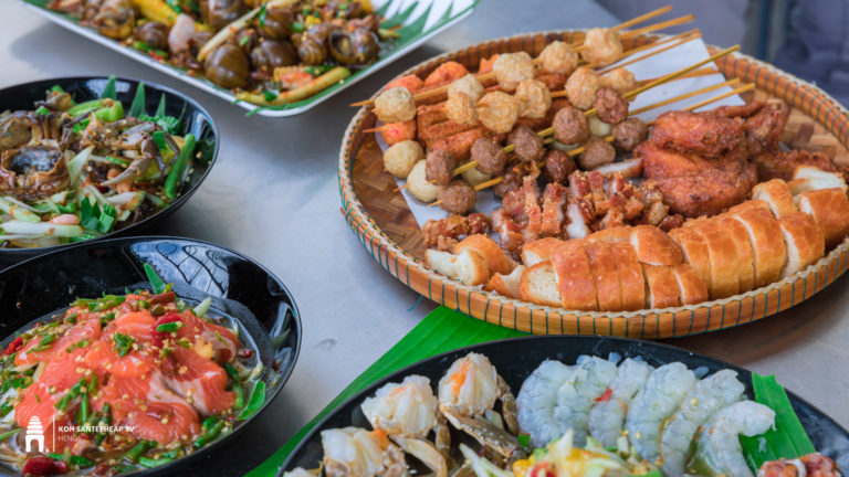 ចង់ញ៊ាំប្រហិត នរណាៗក៏មិនដែលរំលងតូបប្រហិតដែរព្រោះថារសជាតិក៏ឆ្ងាញ់ សេវាក៏កម្មល្អ