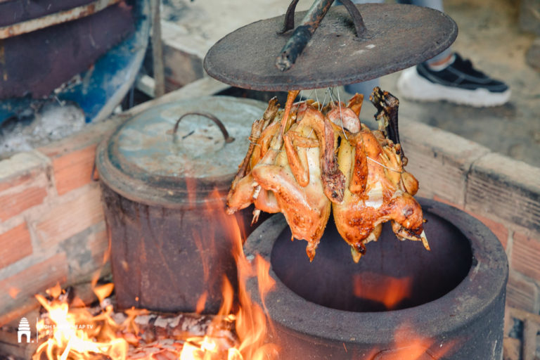ទៅសៀមរាបអុំទូកនេះ កុំភ្លេចហាងបុកមាន់ល្បីជាង១០ឆ្នាំ