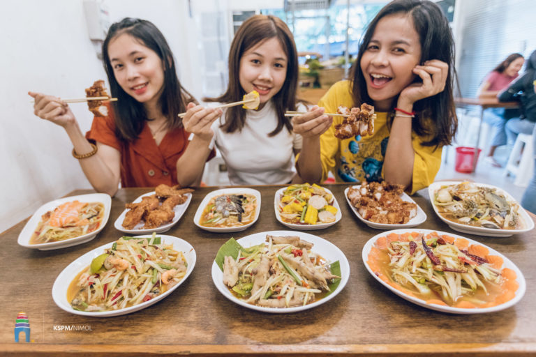ស្រក់ទឹកមាត់ម៉ាទំហឹង បុកល្ហុងគ្រឿងសមុទ្រចំរុះ និងឈុតបុកល្ហុងត្រីសាល់ម៉ុន និយាយពីថាទំនងហួសថ្លែង