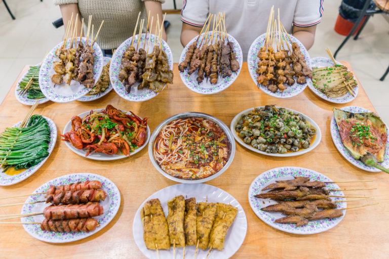 ហាង សាច់អាំងបែបចិន មកដល់ហើយអ្នកប្លុកពោធិ៍ចិនតុងត្រៀមតែមាត់ញ៉ាំទៅ ហើយកុំភ្លេចណាត់គ្នាមកអោយច្រើនៗណា?