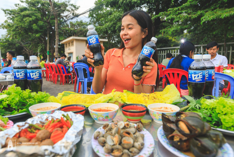 នឹកឃ្លានចង់ញ៉ាំបាញ់ឆែវឆ្ងាញ់ ឆ្លងមកត្រើយជ្រោយចង្វារ ម្លុកអូតែលសុខាដឹងតែសប្បាយមាត់ញ៉ាំហ្មង