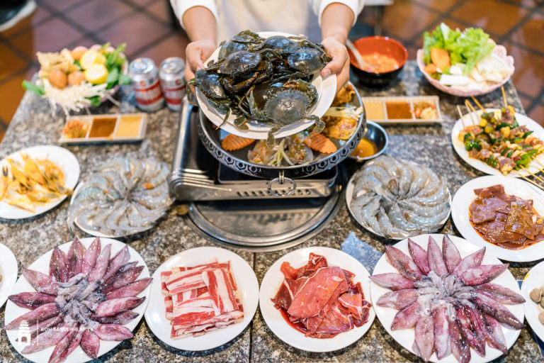 ម្នាក់7.8$ ញ៉ាំបែកពោះស៊ុប សាច់អាំង ភេសជ្ជៈ និងបង្អែម នៅហាង ប៊ូហ្វេហ្វឹស ថាម – FIRST TIME Buffet BBQ & Soup