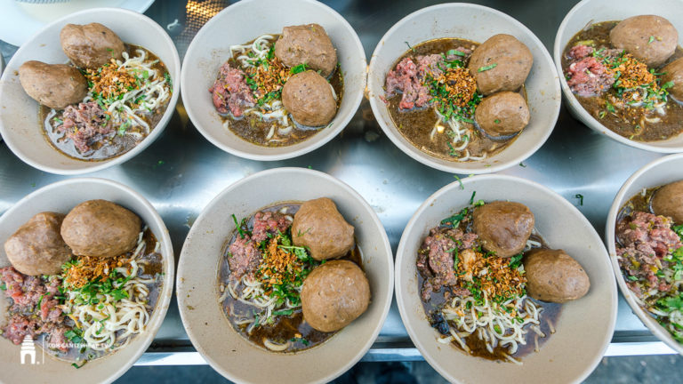 អស់តែ ១មុឺនរៀល ឆ្អែតតឹងម៉ឺង មីទាញប្រហិតធំ មីនុយថ្មីចែស! ពីហាង ស្មងគោ & ជ្រក់ កុម្ម៉ង់វឺតៗមក?