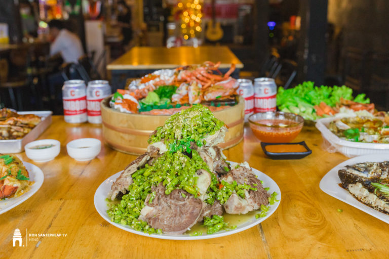 អត់ទាស់មួយមុខណាទេ? ឆ្ងាញ់ហើយ ទំនងខ្លាំងទៀត ចង់ញ៊ាំមក Meet & Eat Cambodia
