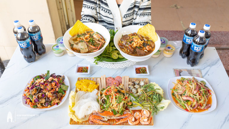 ស្គាល់កន្លែងនេះ ផ្គាប់ចិត្តនារីៗមិនអោយទាស់ចិត្តហ្មង ​គ្រឿងបុកហិរៗ បង្អែម គុយទាវឆ្ងាញ់ៗមានសព្វគ្រប់ហ្មង?