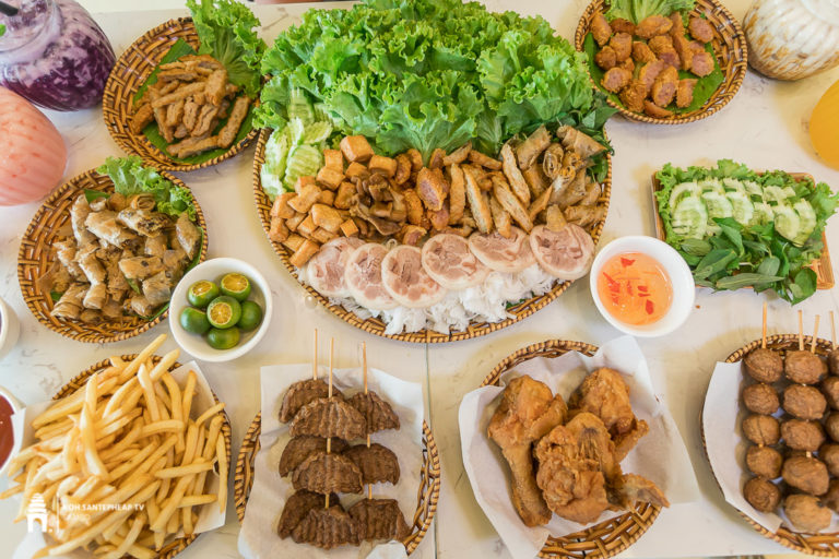 បិនដូវនំបញ្ចុកជ្រលក់ទឹកកាពិ បែបវៀតណាមដែលល្បីឆ្ងាញ់ទទួលបានការគាំទ្រខ្លាំង បើកសាខាថ្មីក្នុងបុរីប៉េងហួតបឹងស្នោរគំរោងទី៧
