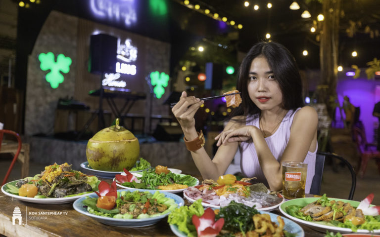រកកន្លែងជួបជុំមិត្តភក្តិកាត់ស្ត្រេស?ញ៉ាំម្ហូបឆ្ងាញ់ៗ ស្តាប់ភ្លេងរំសាយទុកកង្វល់ អាចមករក Chilling House – ឆៀលលីង ហោស៍ បាន?