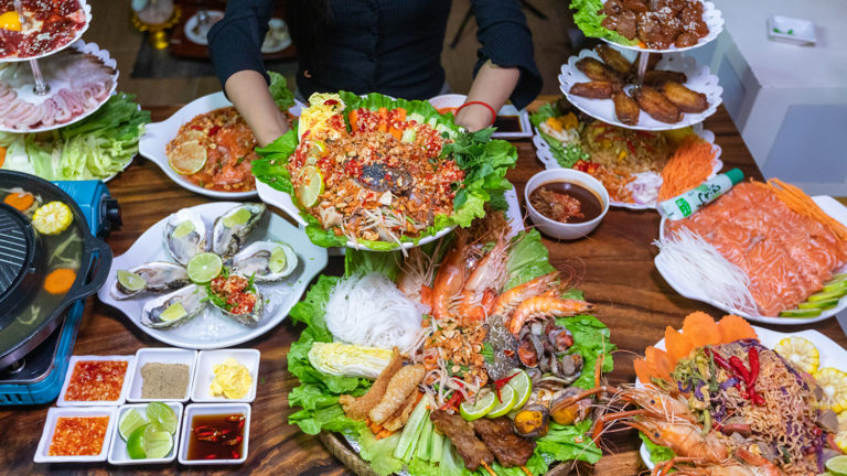 បានញ៉ាំហើយ រឺនៅណព្វៗ?? បុកល្ហុងទឹកក្រហម កូនកាត់៣រសជាតិ ពីហាង ត្បាល់បុក Two Sisters?‍?