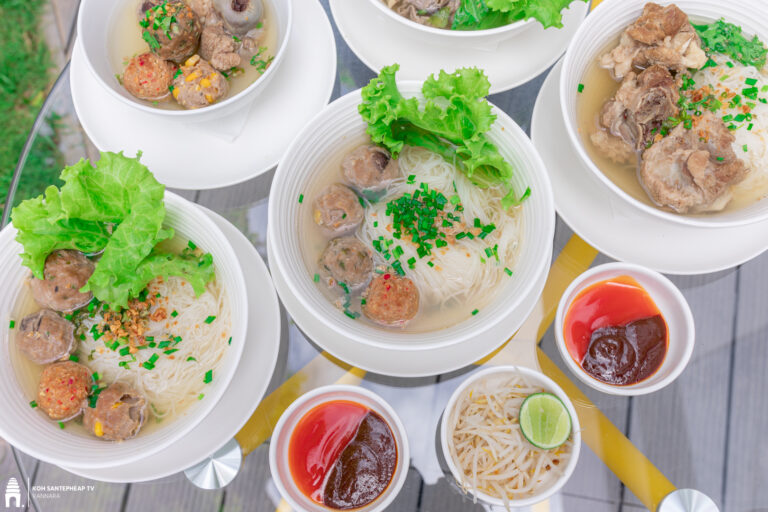 គុយទាវប្រហិត ៤រដូវ គ្រាន់តែឈ្មោះប្លែកប៉ុណ្ណឹងហើយ ចុះទម្រាំតែរសជាតិទៀតពិសេសប៉ុណ្ណា😋